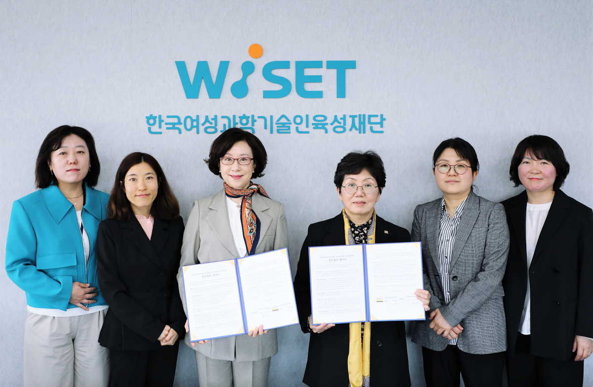 ▲문애리 이사장과  장명선 원장(가운데) (한국양성평등교육진흥원)