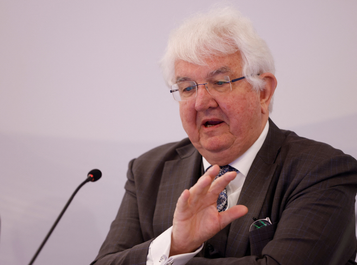 ▲유럽중앙은행(ECB) 위원인 로베르트 홀츠만 오스트리아 중앙은행 총재가 지난달 23일 오스트리아 빈에서 연설을 하고 있다. 빈/로이터연합뉴스