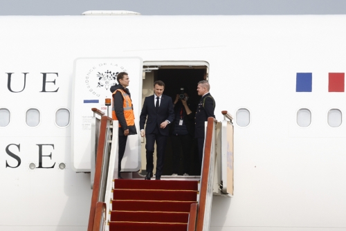 ▲에마뉘엘 마크롱 프랑스 대통령이 5일 베이징에 도착했다. 베이징/AP연합뉴스
