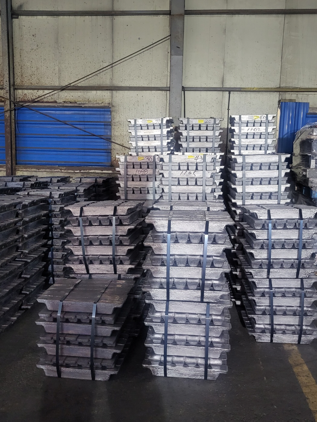 ▲출하대기 중인 25kg 인곳(Ingot) 순연 완제품
 (사진제공=소니드)