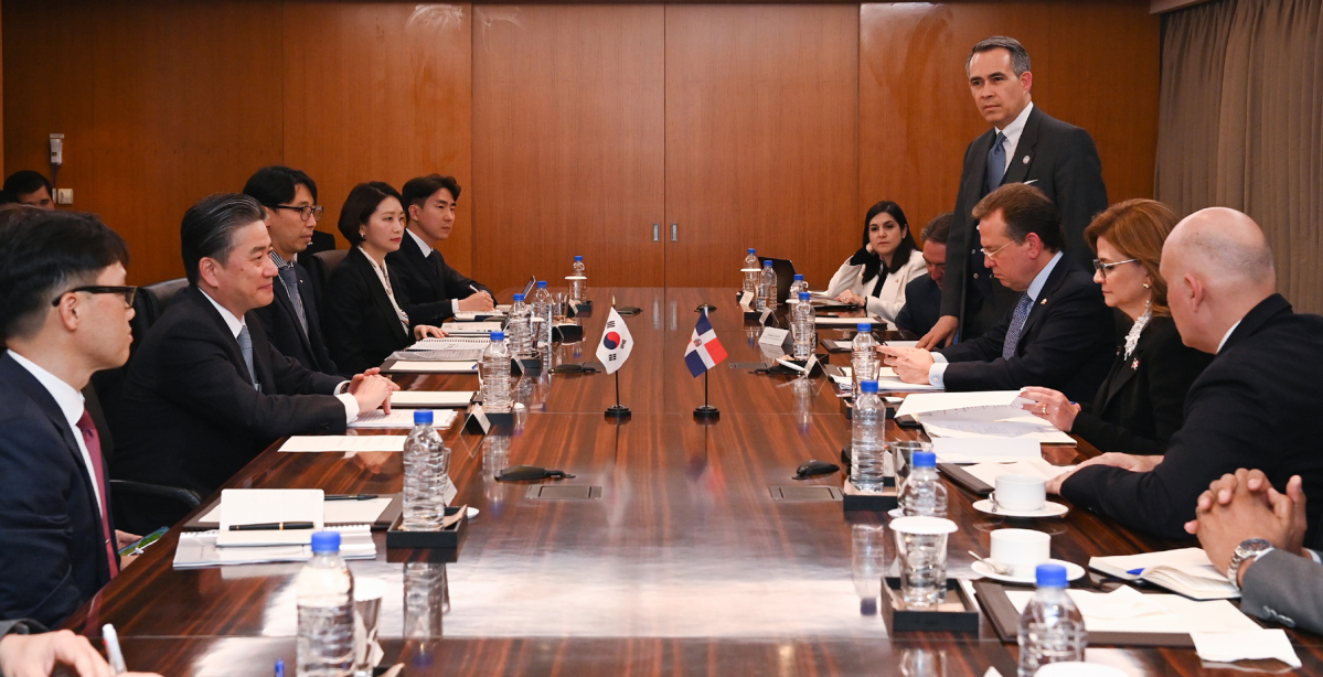 ▲한국전력과 도미니키공화국 관계자들이 전력산업 협력 방안을 논의하고 있다. (사진제공=한국전력)