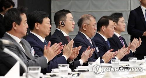 ▲3월 한일 비즈니스라운드테이블 참석한 주요 그룹 총수들. (연합뉴스)