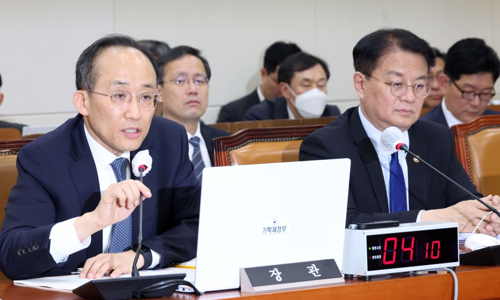 ▲추경호 부총리 겸 기획재정부 장관이 17일 서울 여의도 국회에서 열린 기획재정위원회 전체회의에서 의원들의 질의에 답하고 있다. (고이란 기자 photoeran@)