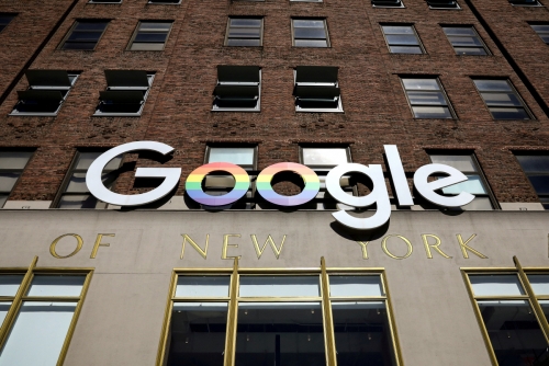 ▲뉴욕에 위치한 구글 회사 앞에 로고가 보인다. 뉴욕/로이터연합뉴스
