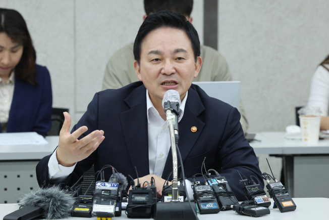 ▲원희룡 국토교통부 장관이 19일 오후 서울역에서 열린 전세사기 관련 기자간담회에서 취재진의 질문에 답하고 있다.  (연합뉴스)