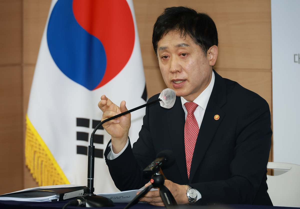 ▲주현 금융위원장이 20일 오전 서울 종로구 정부서울청사 합동브리핑실에서 혁신 벤처·스타트업 자금지원 및 경쟁력 강화 방안 브리핑을 하고 있다. 사진제공=금융위원회