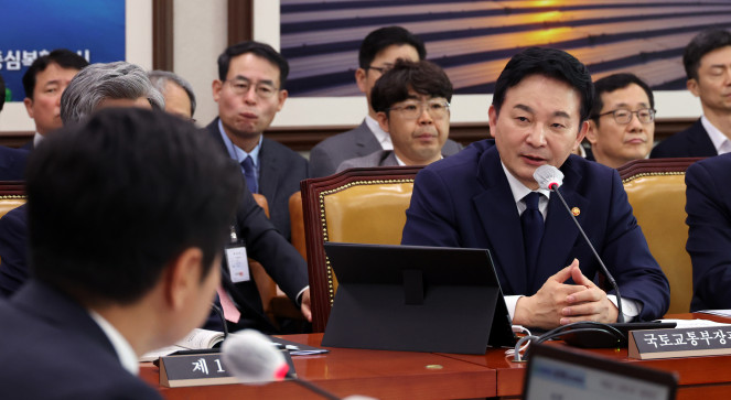 ▲원희룡 국토교통부 장관이 20일 오전 서울 여의도 국회에서 열린 국토교통위원회 전체회의에서 의원 질의에 답변하고 있다. (연합뉴스)