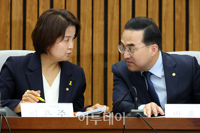 ▲대화하는 이은주(왼쪽) 정의당 원내대표와 박홍근 더불어민주당 원내대표. (고이란 기자 photoeran@)