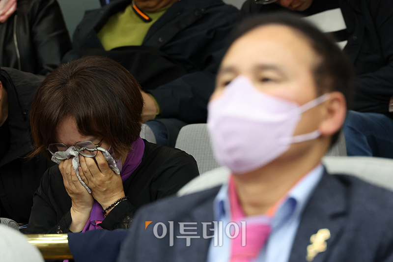 ▲눈물 흘리는 유가족. (고이란 기자 photoeran@)