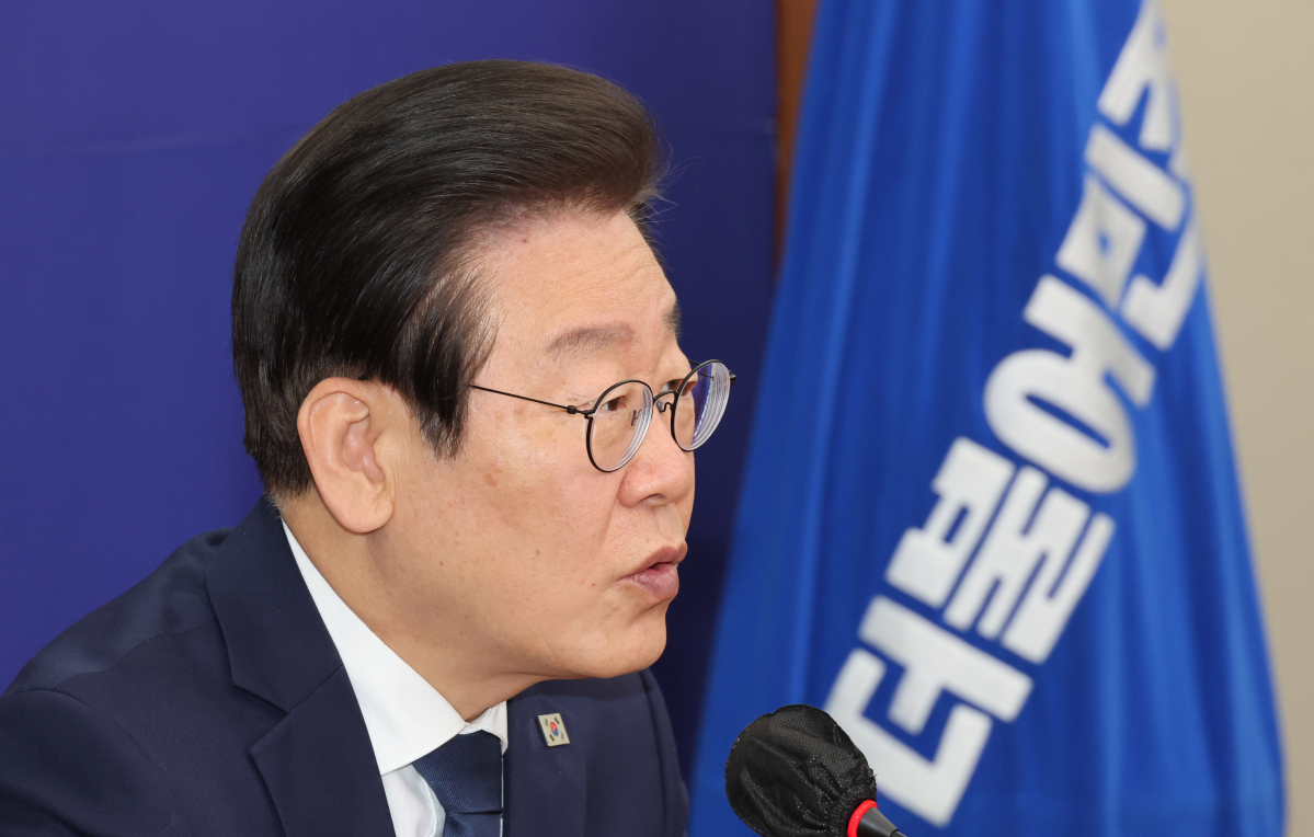 ▲더불어민주당 이재명 대표가 21일 오후 서울 여의도 국회에서 윤석열 정부 우크라이나 무기지원 발언 관련 긴급 기자회견을 하고 있다. (연합뉴스)