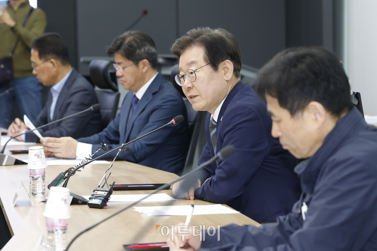 ▲이재명 더불어민주당 대표가 25일 서울 강서구 한국공항공사에서 열린 '김포골드라인 현장방문 및 현황 청취 간담회'에서 발언을 하고 있다. 조현호 기자 hyunho@