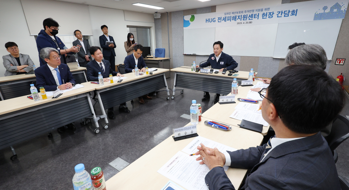 ▲원희룡 국토교통부 장관이 25일 오전 서울 강서구 전세피해지원센터에서 열린 임차인 재산보호와 주거 안정 지원을 위한 현장 간담회에 참석해 발언하고 있다.  (연합뉴스)