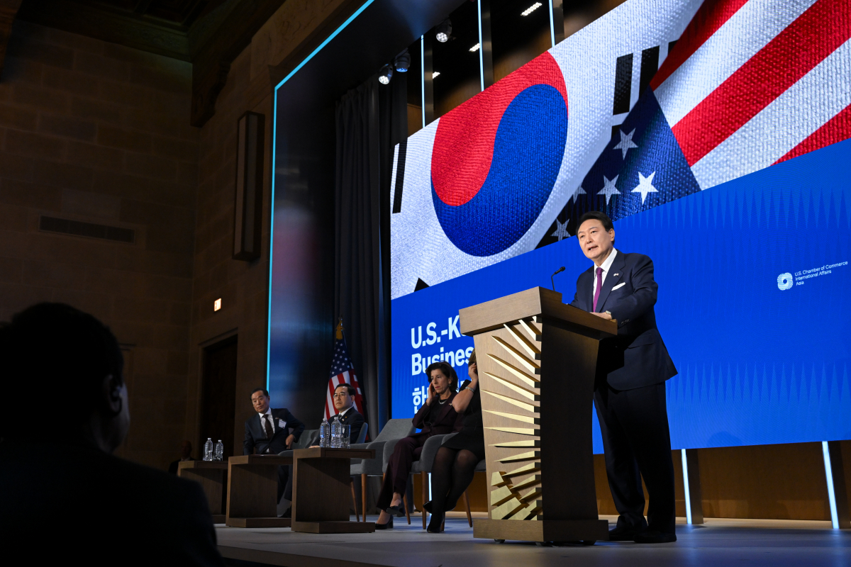 ▲미국을 국빈 방문한 윤석열 대통령이 25일(현지시간) 워싱턴DC 미국 상공회의소에서 열린 한미 첨단산업 포럼에서 축사하고 있다. (연합뉴스)