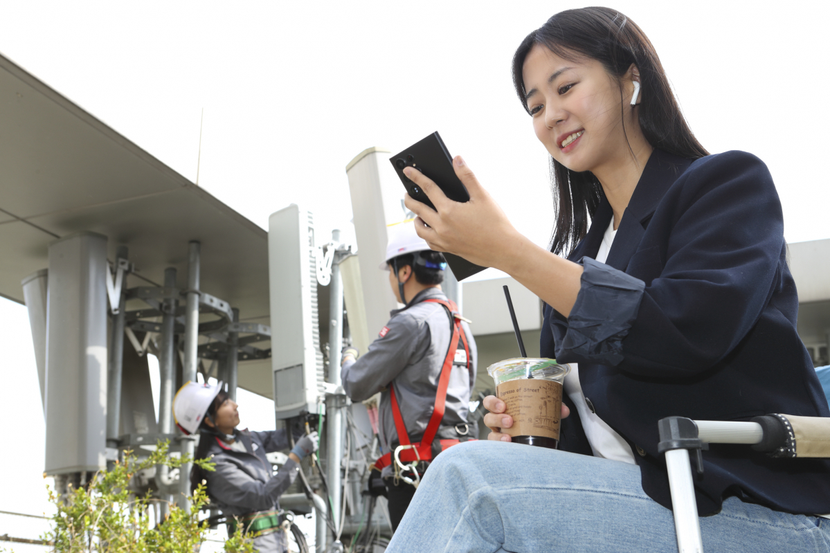 ▲KT가 자사 임직원 700여 명을 대상으로 '5G 기반 음성통화 VoNR' 시범 서비를 선보인다. (사진 제공= KT)