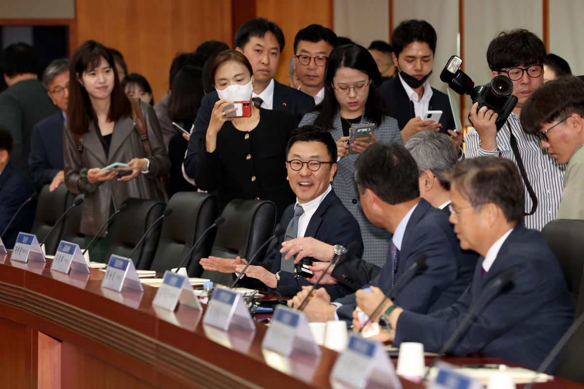▲황현순 키움증권 대표가 28일 서울 여의도 금융투자협회에서 열린 ‘금감원-증권사CEO 현안 간담회’에 참석하고 있다. 신태현 기자 holjjak@