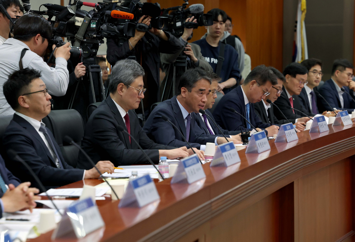 ▲함용일 금융감독원 부원장이 28일 서울 여의도 금융투자협회에서 열린 ‘금감원-증권사CEO 현안 간담회’에서 모두발언을 하고 있다. 신태현 기자 holjjak@