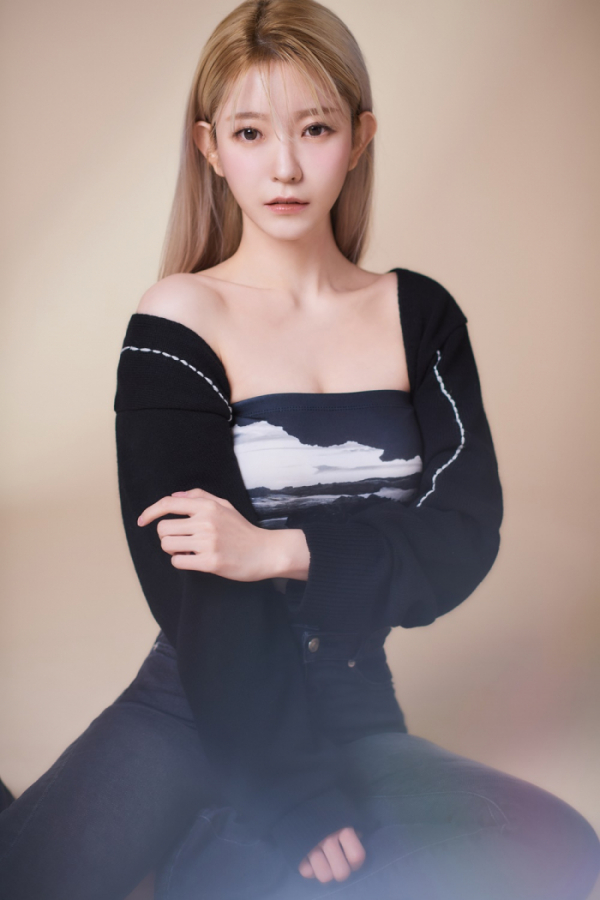 ▲유리사(사진 = 에이투지엔터테인먼트(팝뮤직) 제공)