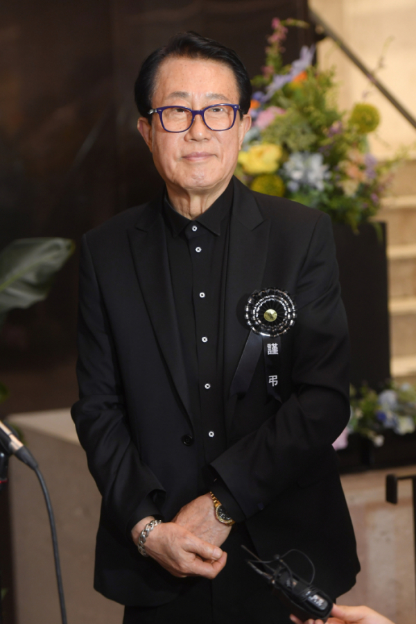 ▲고(故) 현미의 빈소를 찾은 가수 서수남이 현미의 빈소가 마련된 서울 동작구 흑석동 중앙대학교병원 장례식장을 찾아 인터뷰를 하고 있다. (사진=사진공동취재단)