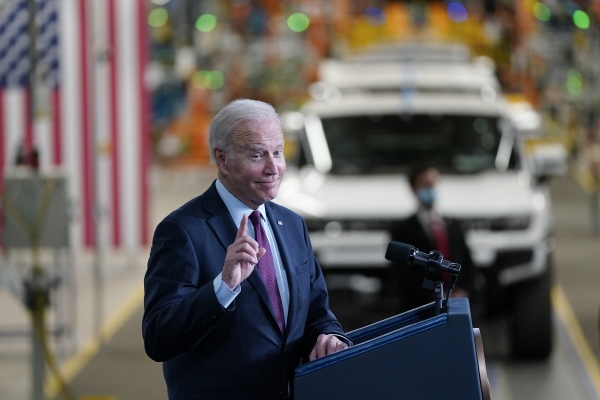 ▲조 바이든 미국 대통령이 2021년 11월 17일 제너럴모터스(GM) 공장에서 연설하고 있다. 디트로이트(미국)/AP뉴시스

