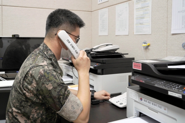 ▲서해지구 군통신선 시험 통화 모습. 기사 내용과 관련 없는 자료 사진. (사진제공=국방부)
