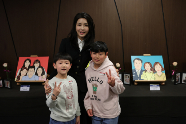 ▲13일 김건희 여사는 서울 63컨벤션센터에서 열린 히어로즈 패밀리 프로그램 출범식에 참석했다. (용산 대통령실 제공)