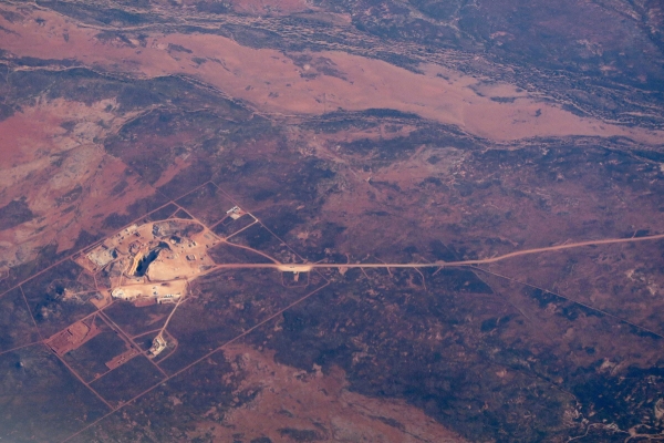 ▲호주 웨스턴오스트레일리아주 필바라 지역에서 리튬 광산이 보인다. 
 (필바라(호주)/로이터연합뉴스)