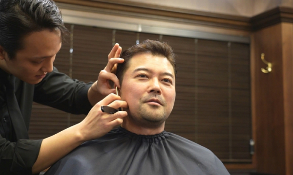 ▲전현무 바버샵(사진제공=MBC)