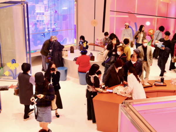 ▲지난달 31일 오픈한 ‘한샘디자인파크 송파점’의 방문객이 개점 2주만에 6500명을 넘어섰다.  (사진제공=한샘)