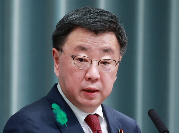 ▲마쓰노 하로카즈 일본 관방장관이 19일 일본 도쿄 총리실에서 기자회견을 하고 있다. 도쿄/AFP연합뉴스
