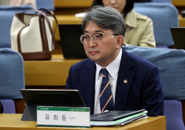 ▲Hee-dong Yu, Director of the Korea Meteorological Administration, attends the 2nd National Debate on Current Issues held at the National Assembly Members' Hall in Yeouido, Seoul on the morning of the 11th, 'The climate crisis seen through 100 years of meteorological data, what to do?'  (Newsis)
