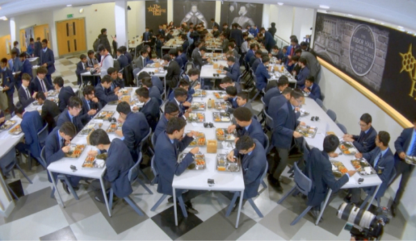 ▲'한국인의 식판' 퀸 엘리자베스 스쿨(사진제공=JTBC)