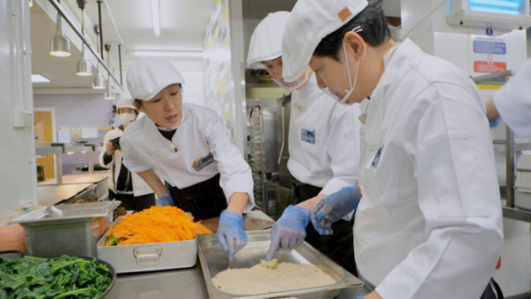 ▲'한국인의 식판' 퀸 엘리자베스 스쿨(사진제공=JTBC)