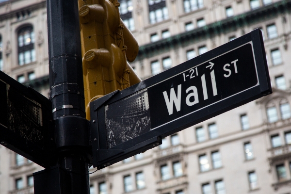 ▲미국 뉴욕 맨해튼에 있는 뉴욕증권거래소(NYSE) 인근에 월가 표지판이 보인다. 뉴욕(미국)/신화뉴시스
