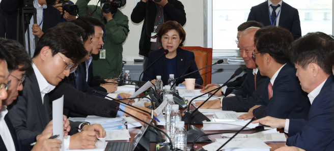 ▲전세 사기 피해 지원 특별법 제정안을 심사하기 위해 1일 오후 서울 여의도 국회에서 열린 국토교통위원회 국토법안심사소위원회에서 김정재 위원장이 발언하고 있다(사진제공=연합뉴스)