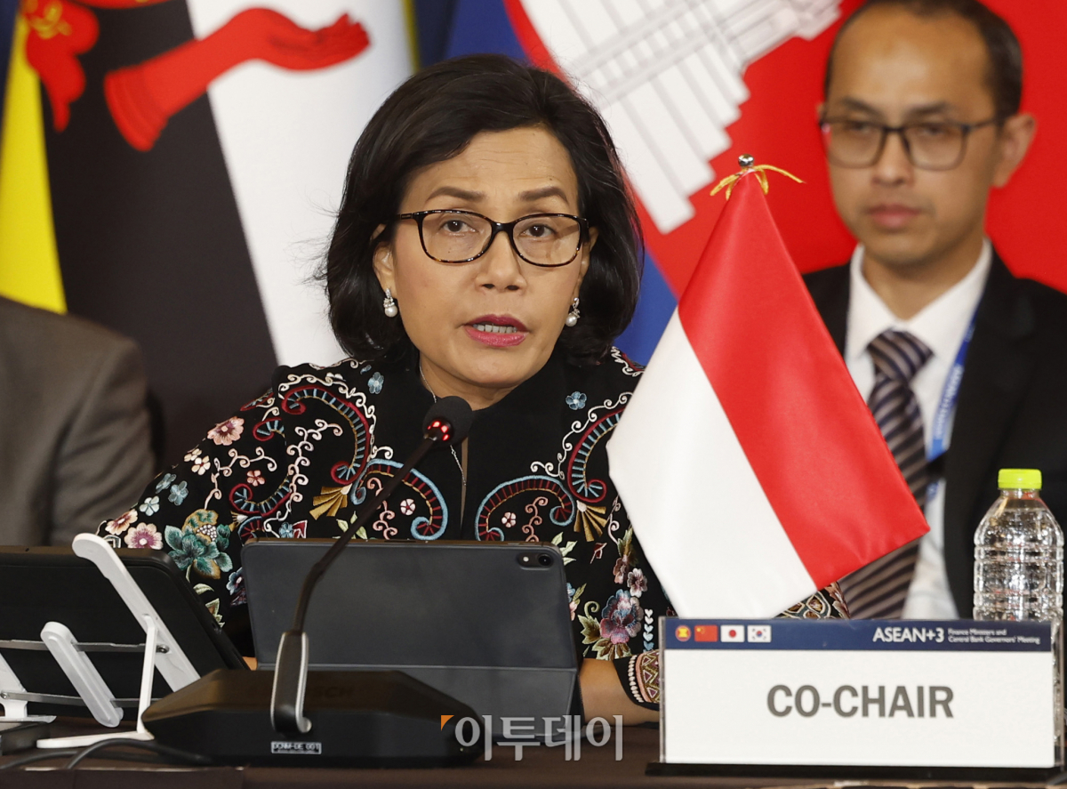 ▲스리믈야니 인드라와티 인도네시아 재무장관이 2일 오후 인천시 연수구 쉐라톤 그랜드 인천 호텔에서 열린 '제56차 ADB 연차총회' 아세안+한·중·일 재무장관·중앙은행 총재 회의에서 개회사를 하고 있다. 조현호 기자 hyunho@
