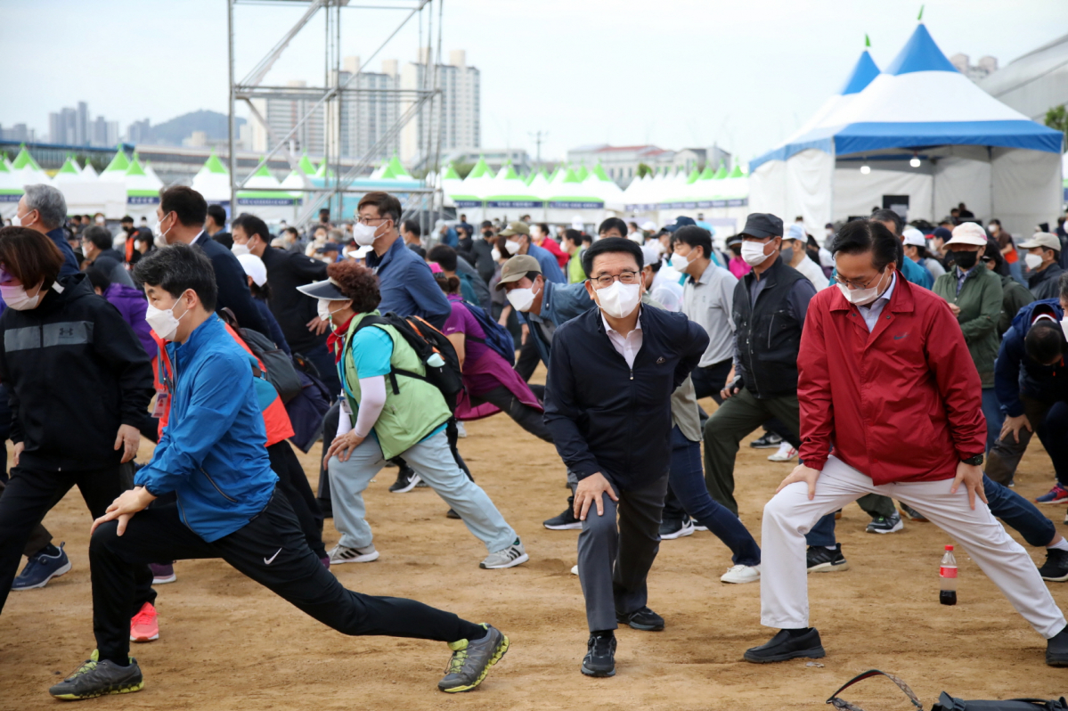 ▲지난해 열린 ‘안양천사랑 가족건강 걷기행사’의 모습. (자료제공=구로구)