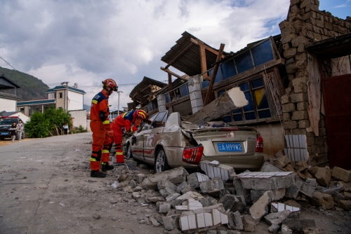 ▲중국 남서부 윈난성 바오산시에서 2일 발생한 규모 5.2 지진으로 건물이 붕괴됐다. 바오산/신화연합뉴스
