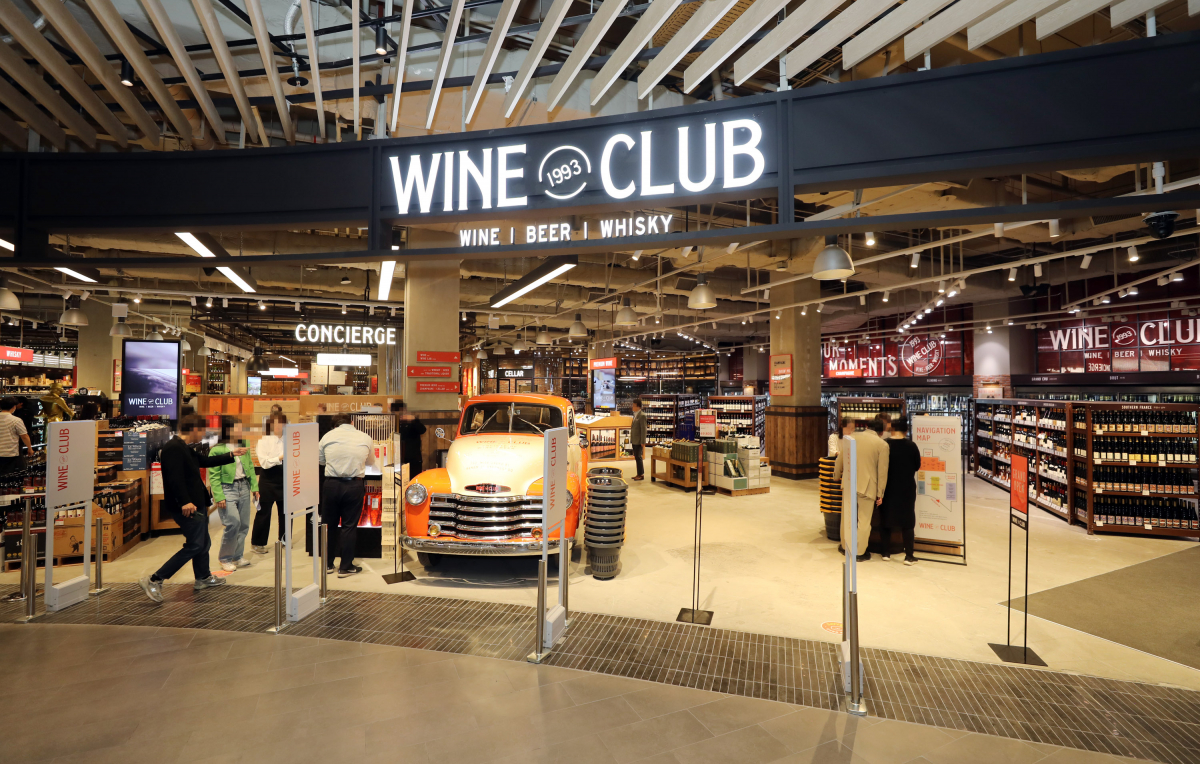 ▲스타필드 하남에 들어선 체험형 와인 매장 '와인클럽' (사진제공=이마트)