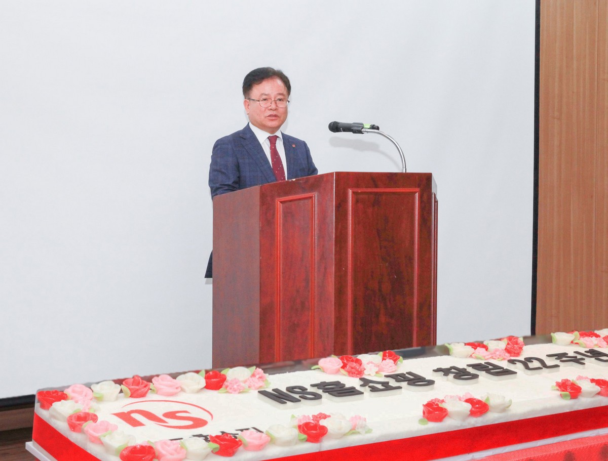 ▲NS홈쇼핑 창립22주년 기념식에서 조항목 대표이사가 임직원에게 축하와 감사의 말을 전하고 있다. (사진제공=NS홈쇼핑)
