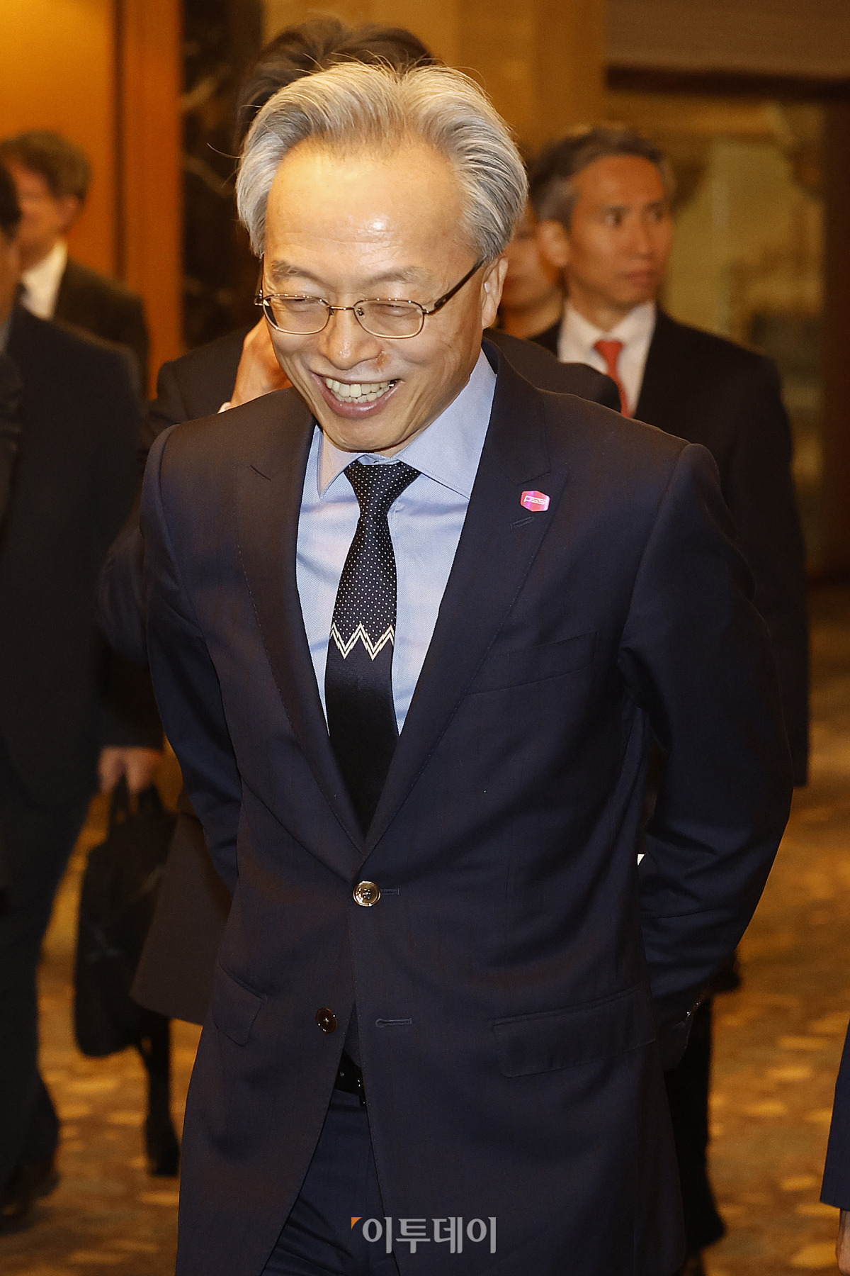 ▲최진식 한국중견기업연합회 회장이 8일 오전 서울 중구 롯데호텔에서 기시다 후미오 일본 총리와 경제6단체장 간담회를 마친 후 호텔을 나서고 있다. 조현호 기자 hyunho@