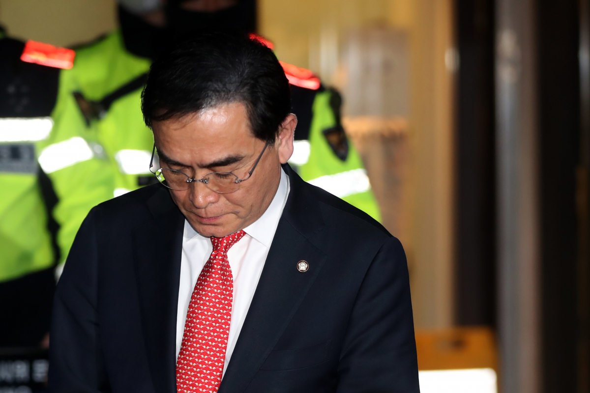 ▲[서울=뉴시스] 고범준 기자 = 태영호 국민의힘 최고위원이 8일 오후 서울 영등포구 국민의힘 중앙당사에서 열린 중앙윤리위원회에서 소명을 마친 뒤 당사를 나가고 있다. (공동취재사진) 2023.05.08. photo@newsis.com