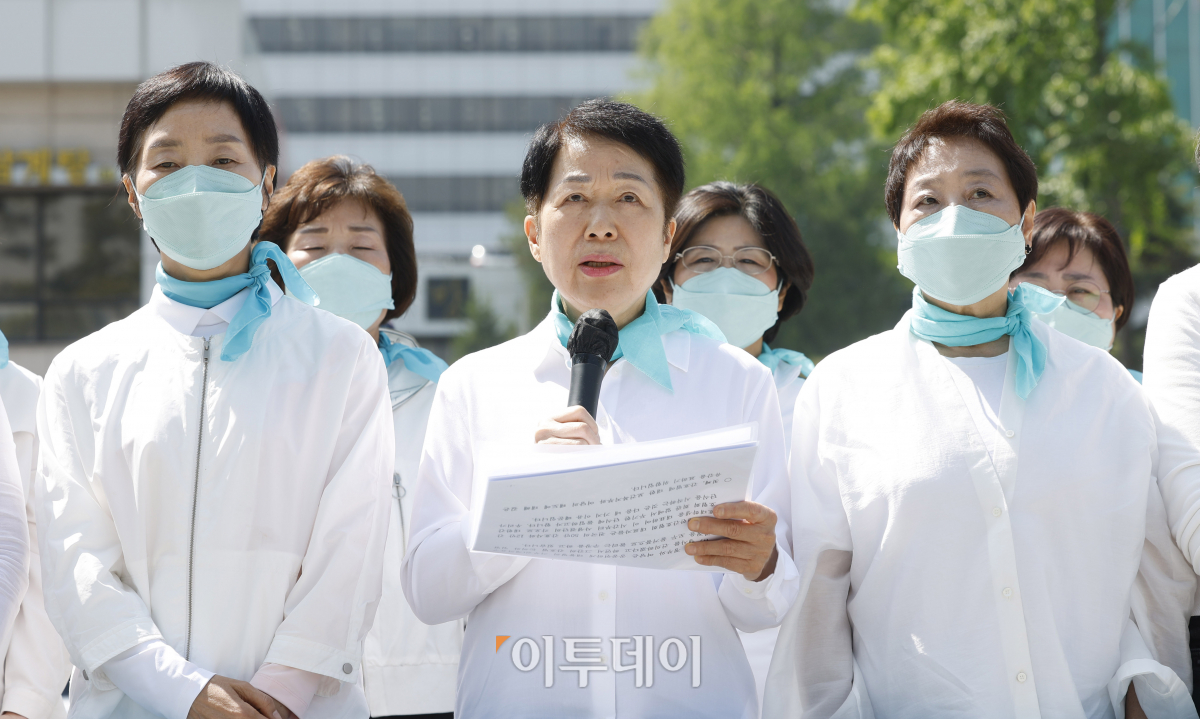 ▲김영경 대한간호협회 회장이 9일 오전 서울 용산 대통령실 앞에서 열린 '간호법 제정을 위한 단식돌입 선언 기자회견'에서 발언을 하고 있다. 조현호 기자 hyunho@