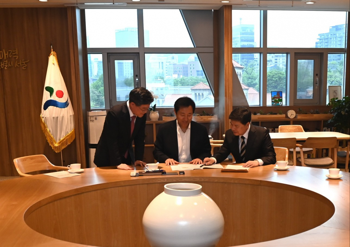 ▲김길성 중구청장·오세훈 서울시장·지상욱 국민의힘 당협위원장의 모습. (자료제공=중구)