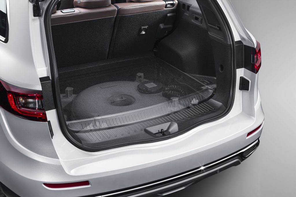 ▲LPG 연료규제도 LPG 업계를 일으켜 세우지는 못했다. LPG 엔진 기술의 부재, 나아가 전기차의 확산, LPG 가격의 상승 등이 원인이다.  (사진제공=르노코리아)