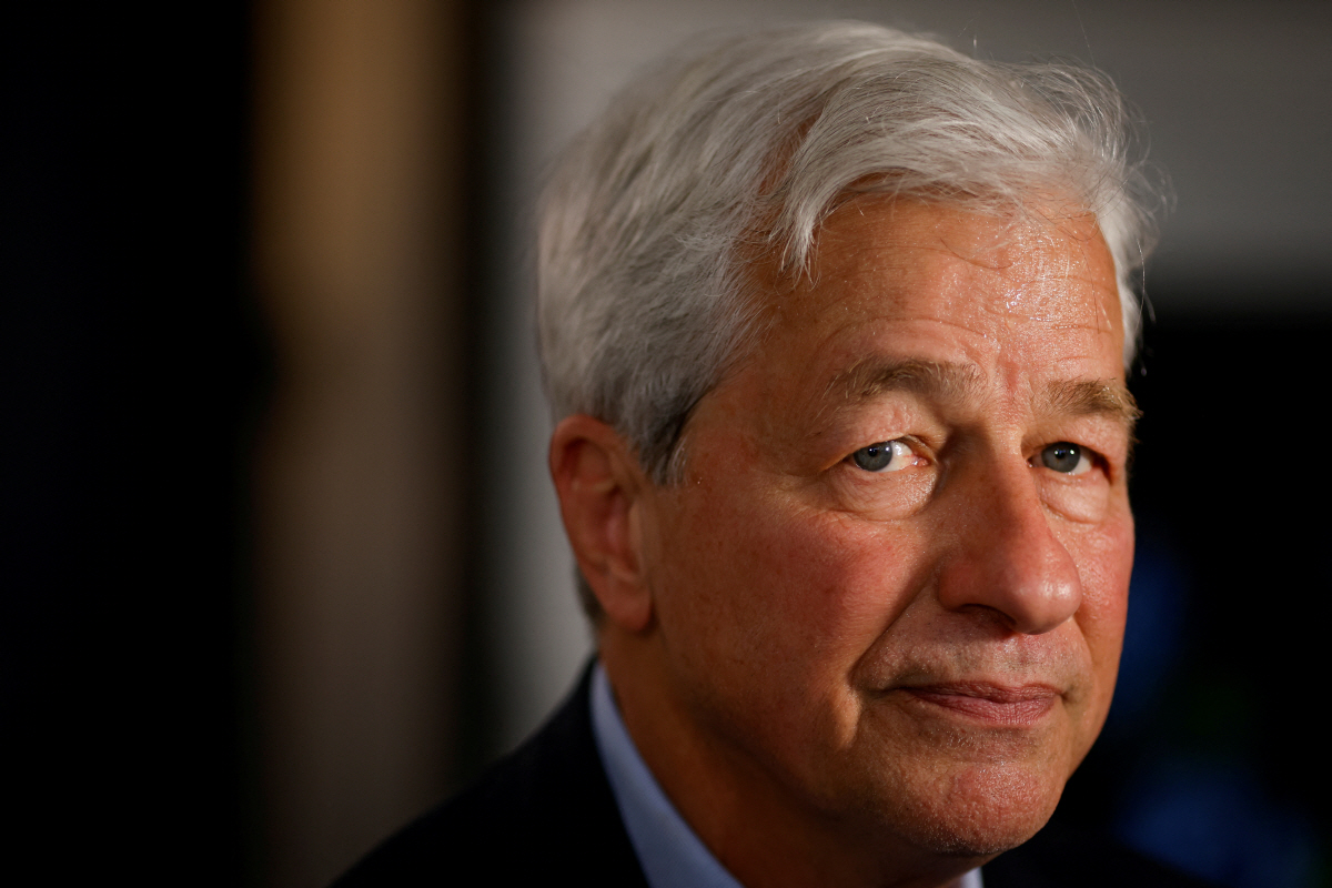 ▲제이미 다이먼 JP모건 최고경영자(CEO)가 향후 금리상승 가능성을 열어둔 연준의 결정에 우려를 나타냈다.
(로이터/연합뉴스)