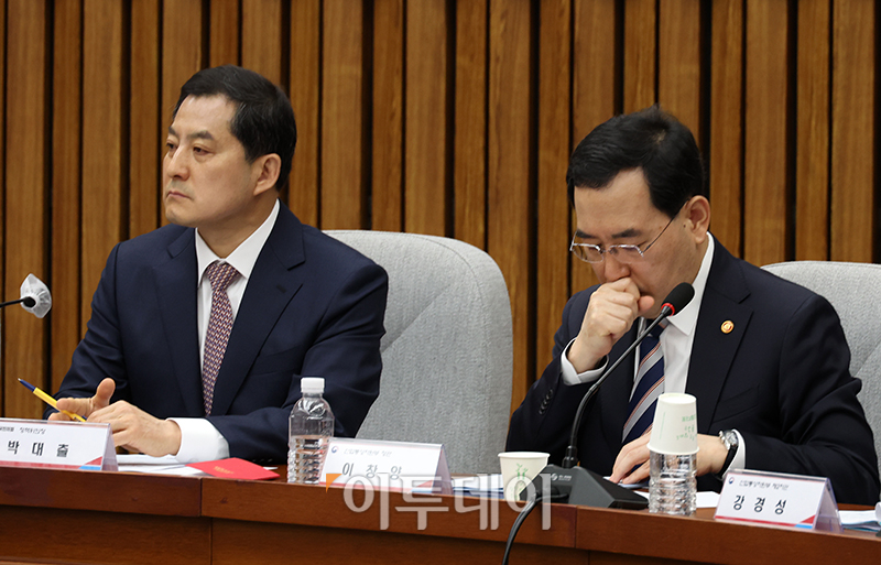 ▲박대출(왼쪽) 국민의힘 정책위의장과 이창양 산업통상자원부 장관. (고이란 기자 photoeran@)