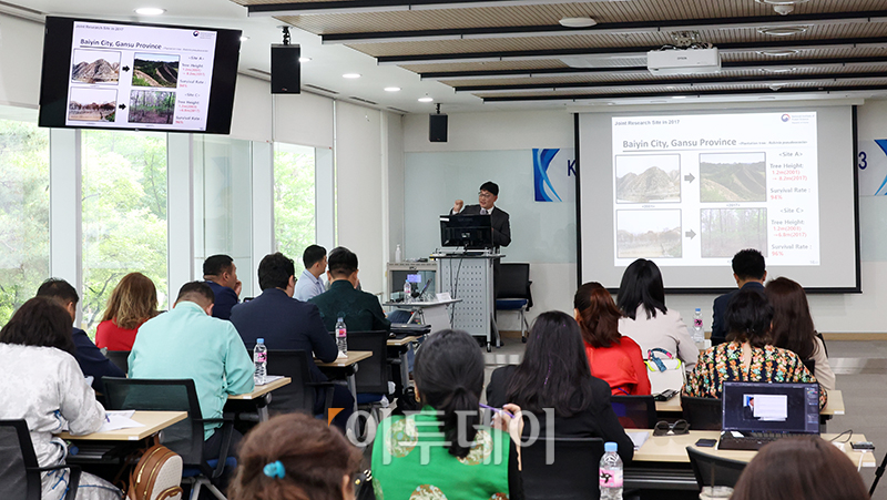 ▲박기형 국립산림과학원 박사가 15일 서울 중구 한국언론진흥재단 미디어교육원에서 열린 한국-몽골 언론 포럼에서 '기후 환경 변화와 언론의 역할'을 주제로 발언을 하고 있다. (고이란 기자 photoeran@)