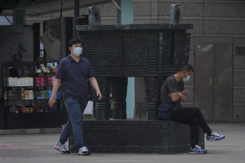 ▲중국 베이징 거리에 마스크를 쓴 시민들이 보인다. 베이징/AP연합뉴스
