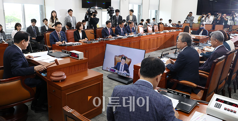 ▲의사봉 두드리는 변재일 윤리특위 위원장. (고이란 기자 photoeran@)