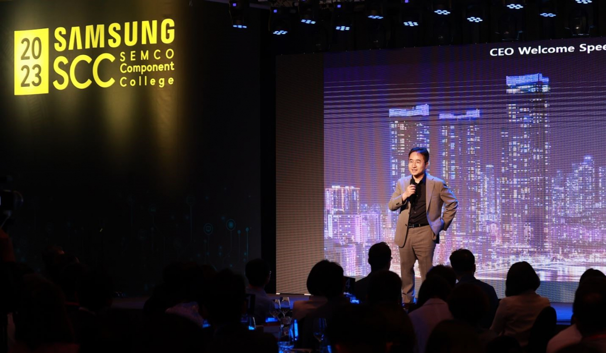 ▲장덕현 삼성전기 사장이 전기 해외 고객 초청행사(SCC)에서 인사말을 하고 있다. (사진제공=삼성전기)